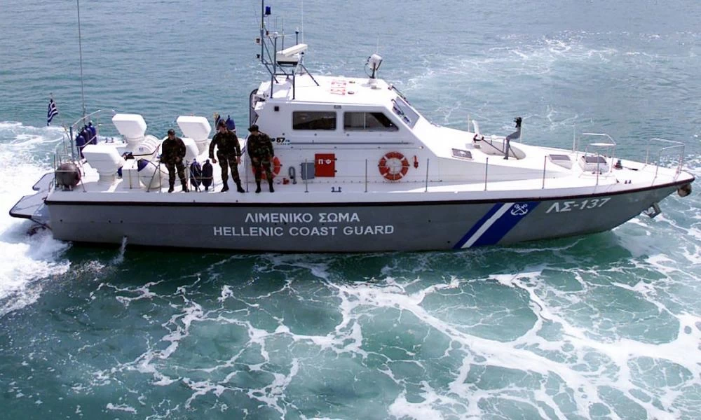 Δουλεμπορικό με 36 μετανάστες έπεσε σε μπλόκο ανοιχτά της Λευκάδας